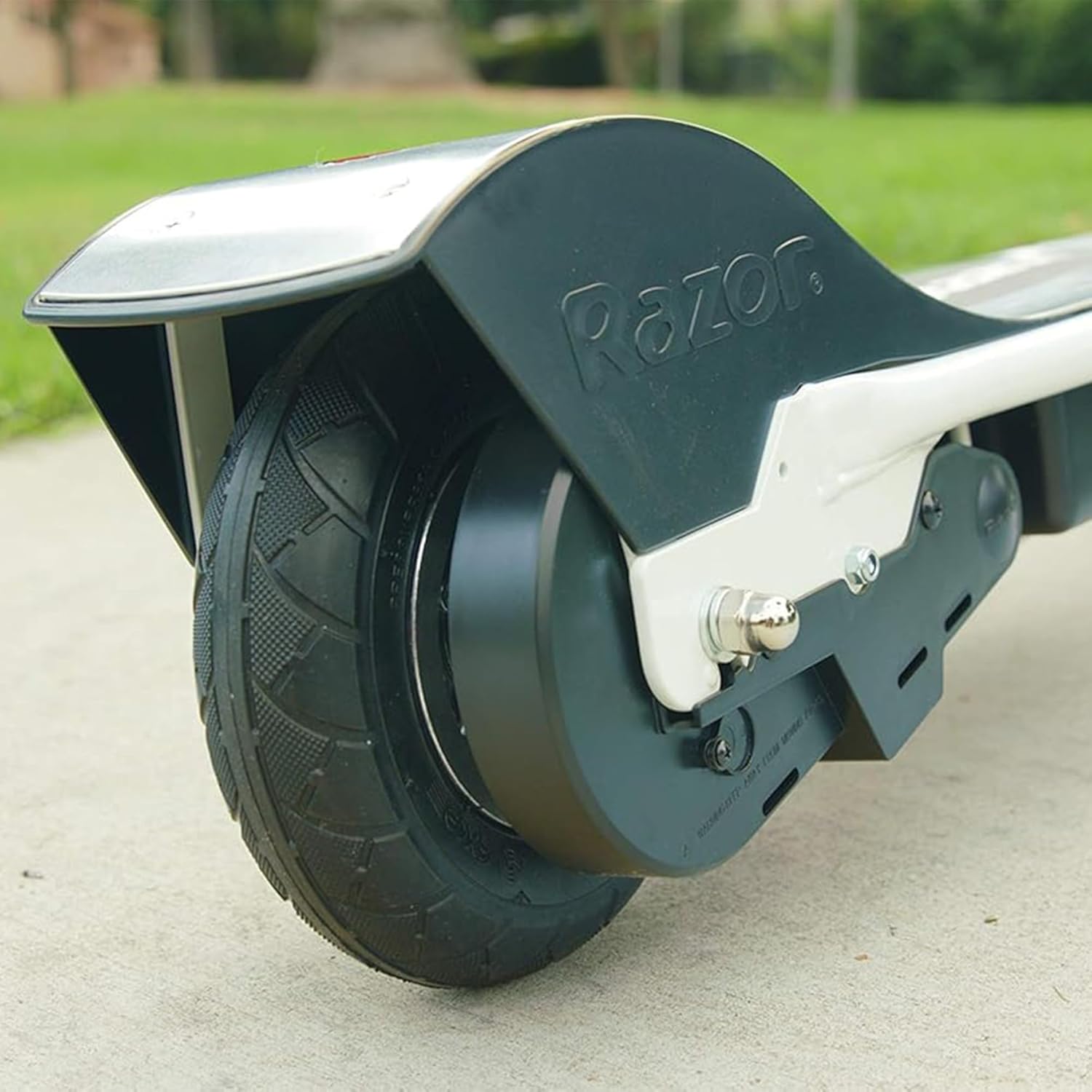 Razor E200 Electric Scooter for Teens I 12 MPH 40-Min Ride encalife