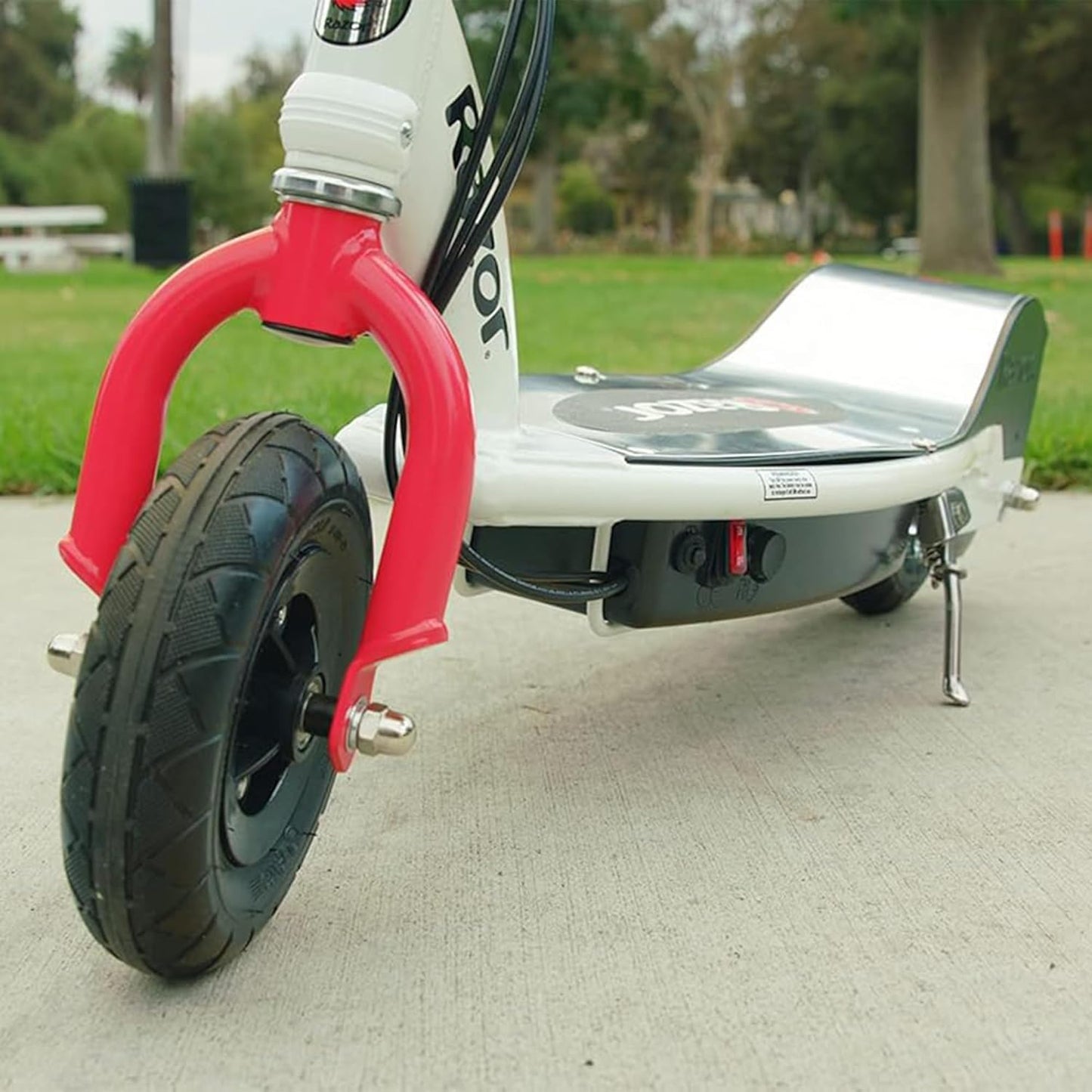 Razor E200 Electric Scooter for Teens I 12 MPH 40-Min Ride encalife
