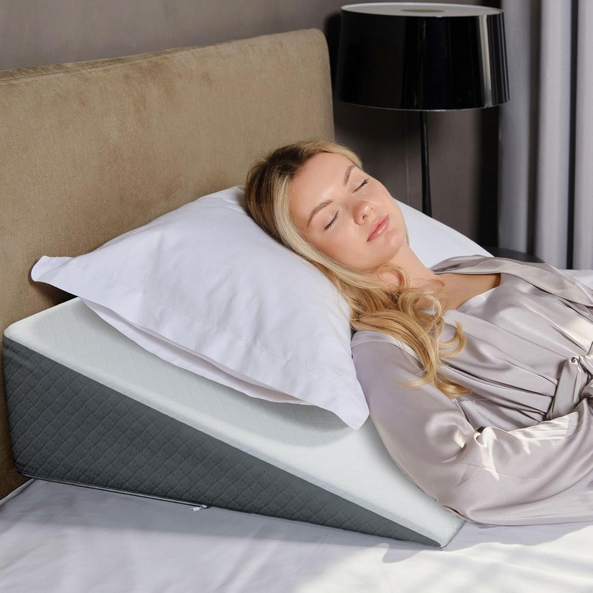 Memory foam bed wedge pillow with removable washable jacquard cover for elevated sleeping comfort and relaxation.